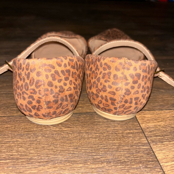 Leopard closed toe flats - Picture 2 of 7